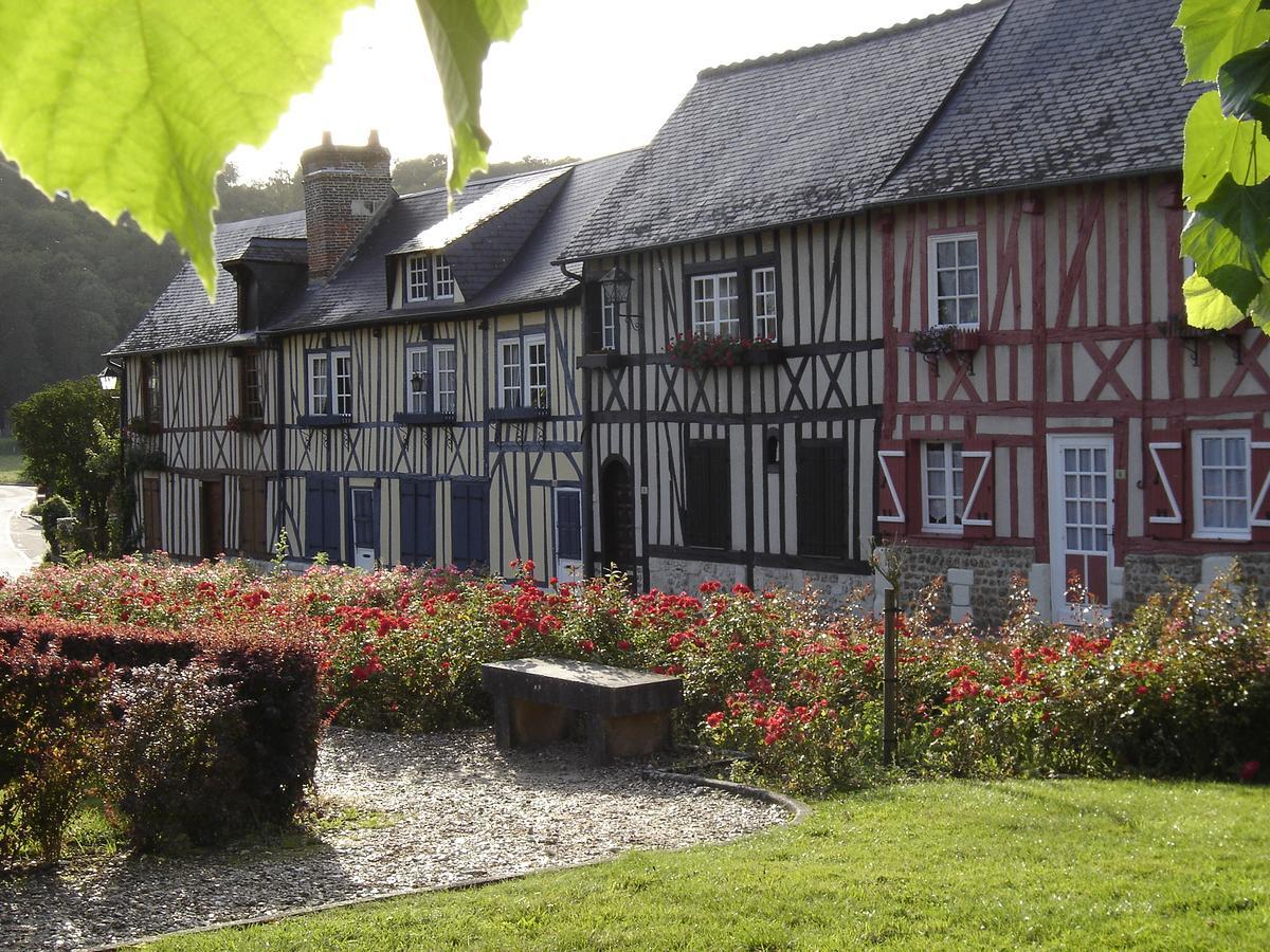 Le Gite Des Trois Vaches Brionne Exterior photo